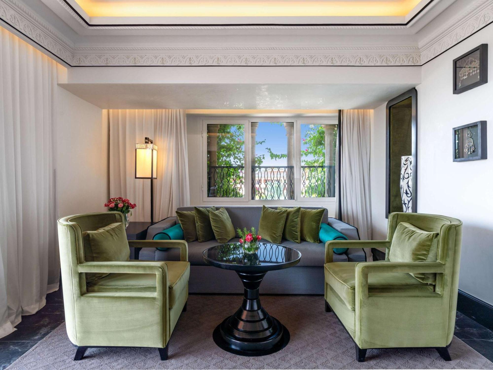 索菲特马拉喀什酒廊和Spa酒店 外观 照片 The living room of a suite at the Mandarin Oriental, Paris